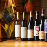 ソムリエが厳選して仕入れた極上のイタリア産ワインが楽しめます。ソムリエに相談しながら、料理に合わせてワインを選ぶのは至福のひととき。イタリア産ワインが料理の味を引き立てます。