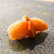 結婚記念日など、大切なお祝いには旬の食材を使ったこだわりのお寿司を。和の落ち着いた空間も相成り特別な時間を過ごせるはずです。
