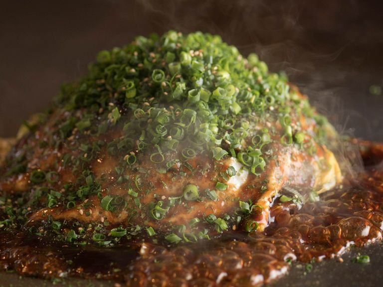 素材の食感と旨味を存分に楽しむ! ボリューム満点なのにサラッと完食『お好み焼 てつ魂焼』