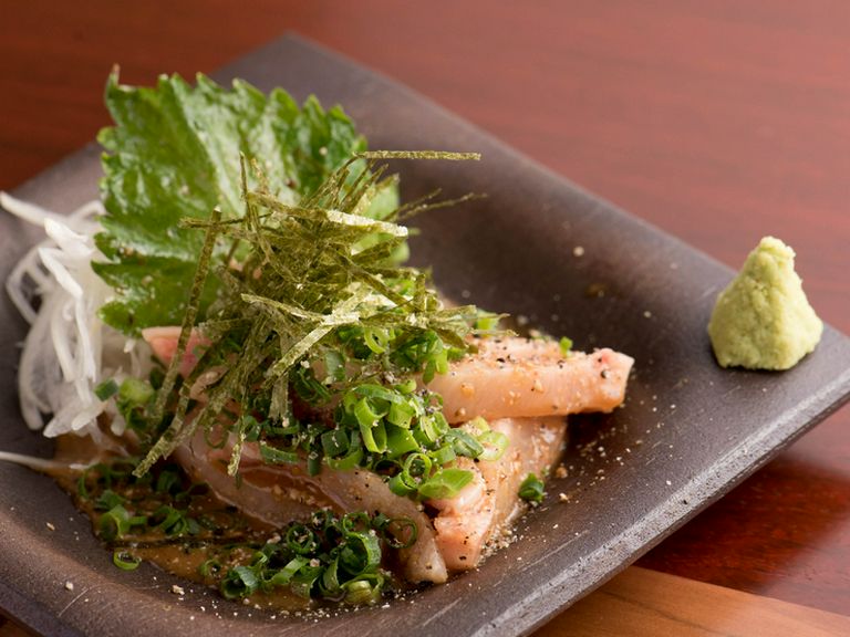 食材にこだわる『自家製ゴマダレカンパチ』