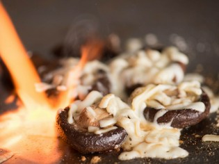 チーズとの相性抜群！　『肉厚しいたけチーズ焼き』