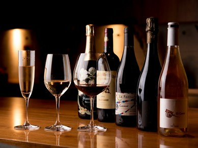 世界各国からソムリエ厳選のワインが充実のラインナップ