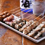 『焼き鳥』には、2005年の「地鶏銘柄鶏食味コンテスト」で優秀賞を獲得した「ありたどり」も使用しています。地元佐賀で植物性の餌を食べて育ち、臭みが少なく柔らかで、旨味が多く非常に美味しい鶏です。