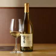 普段のデート、友達二人などの利用時には、A3宮崎牛を使った『霜降黒毛和牛ステーキセット』が好評。イタリア産ボトルワイン、ステーキ、魚介鉄板焼、野菜などが二人分セットになって、税込1万2500円とお得！
