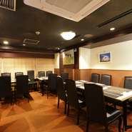 ご家族揃って是非パンドラへお越しください。アットホームな店内と迫力ある鉄板焼きで会話が弾むこと間違いなし。