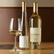 アニバーサリーディナーに、ステーキやしゃぶしゃぶのセットメニューをご注文いただくと、乾杯用シャンパンを1名様1杯プレゼント。お食事のスタートが華やかに盛り上がります。詳細はご予約時にお問い合わせを。