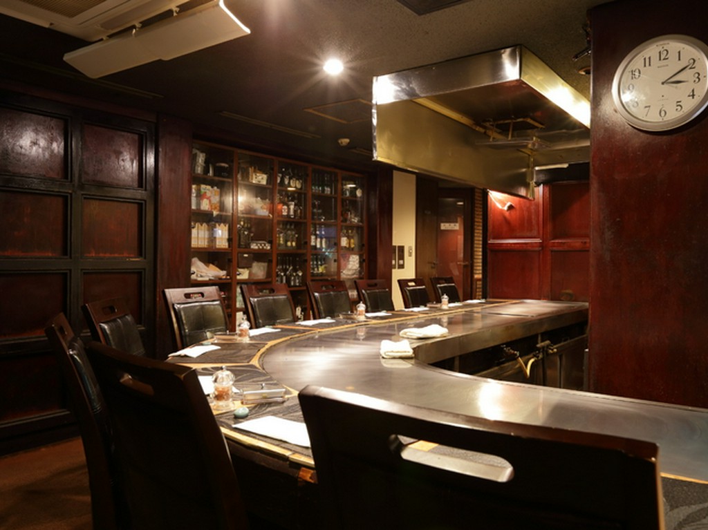 贅沢なディナーコースは、西新宿での接待や会食にぴったり