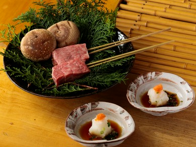 日本を代表する極上の黒毛和牛を炭火焼きで味わう『炭焼ステーキ』