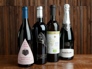 世界の産地から揃えられた美味しいワインと肉のマリアージュ