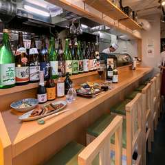 静かで落ち着いた雰囲気の中、食を味わう大人の時間