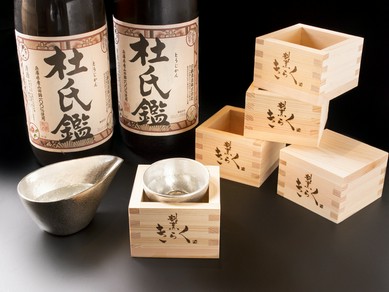 酒の温度にも細やかに配慮し、こだわりの酒器で味わえる10種の『日本酒』
