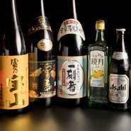 飲み放題は、通常でも90種以上。プレミアム飲み放題にすると、プレミアムモルツビールや日本酒、生フルーツサワー、サントリー角など店舗こだわりのお酒も飲み放題で楽しめます。