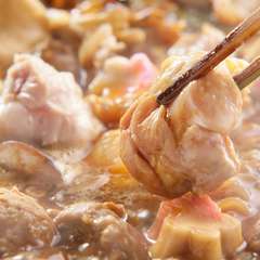 本場の名古屋コーチンを八丁味噌の鍋で味わう。