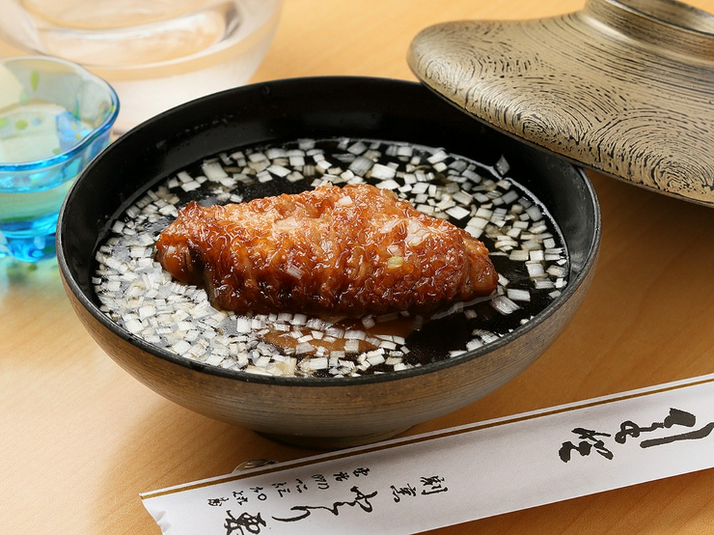 鶏と野菜の旨みをたっぷり味わう『若鶏手羽のお吸物』