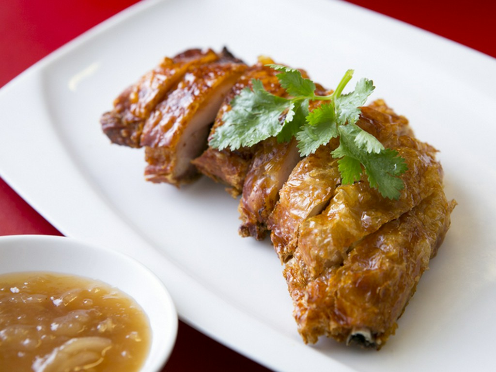 自家製にこだわったタレやソースで、【鴻華園】ならではの料理に