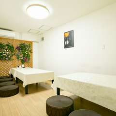 子ども連れのファミリーでも利用しやすい、落ち着いた個室