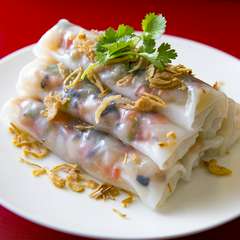 具材から溢れる旨味とモチモチの皮とのハーモニーが抜群『蒸し春巻』