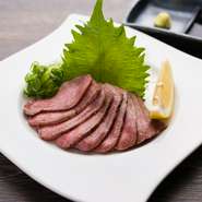 希少部位、数量限定。ジューシーな刺身『タントロ炙り刺し』