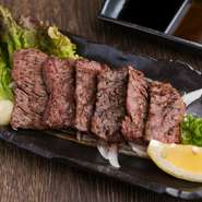 上級ランクのハラミをジューシーに焼き上げた『ハラミ焼き』