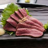 国産和牛の新鮮ハツをさっと炙ってわさび醤油で『和牛ハツの炙り刺し』