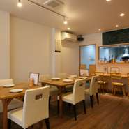閑静な住宅街の一角にある当店で、オーガニック小麦粉と天然酵母を使ったピッツァをお楽しみ下さい。