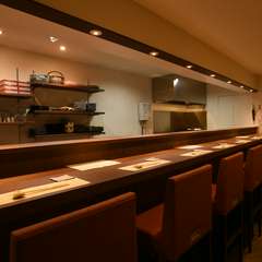 ゆっくり羽を伸ばせる温かみのある落ち着いた空間