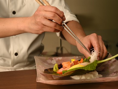 腕利きの料理人が織りなす日本料理。大人のデートを盛り上げる