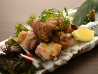 産地直送のみつせ鶏をシンプルにいただく『みつせ鶏の炭火焼き』