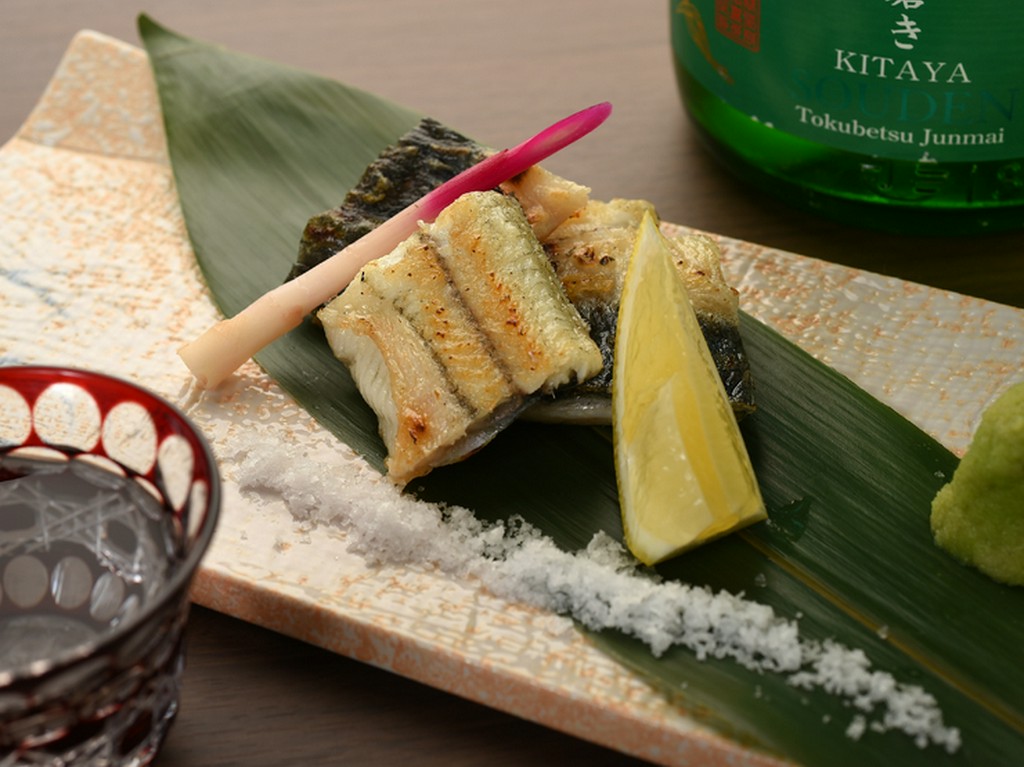 新鮮な鰻だからこそのおいしい食べ方！　『三河産の鰻の炭火焼き』