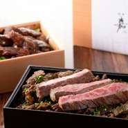 神戸牛焼肉重2160円
神戸牛カルビを強火で一気に焼き上げ、秘伝のタレに絡めた焼肉店ならではのお弁当。

神戸牛焼肉重極3240円
神戸牛特選ステーキと人気の神戸牛焼肉を詰め合わせた贅沢なお弁当。手土産にも♪