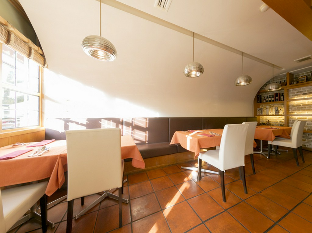 当日でもテザートプレート用意可。ホールケーキは一週間前までに