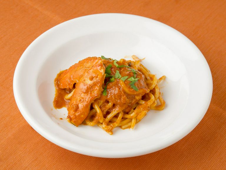 カニの旨味を凝縮。トマトソースの『キタッラ 渡り蟹のトマト煮込みソース』