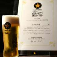 生ビールの美味しさを追求し、パーフェクトな生を飲めると認定されたお店。ビールだけでなく、厳選した、ワイン、焼酎、日本酒、カクテルと、好みで選べる多彩なラインナップが魅力です。
