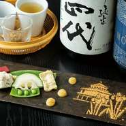 全国各地から季節に合わせて選りすぐりの味噌を仕入れております。【味噌×和食】を極めた当店でしか味わうことができない技巧を凝らした逸品をお楽しみください。季節ごとの旬魚の堪能も可能です。