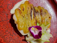 香りのある野菜をお味噌に練り込み、こんがり仕上げた一品です！
口の中で爽やかな香りがひろがり夏を感じられます◎
ほんのり甘い日本酒と一緒召し上がって下さい！