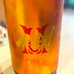 深い味わいと芳醇な香りが特徴。
米の旨みがしっかりと感じられる、力強い味わいの純米酒です。