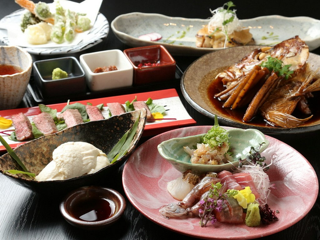 コース料理はデザートにも味噌を使うこだわりよう