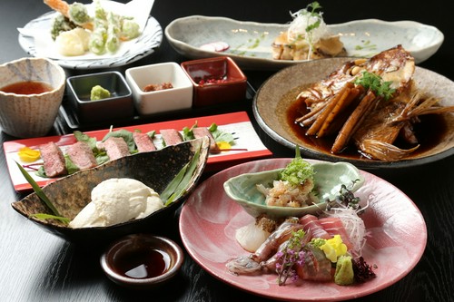 コース料理はデザートにも味噌を使うこだわりよう