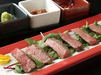 名物『京都産黒毛和牛と味噌すき焼き』をメインに『御味噌の食べ比べ』などを楽しめるランチコース。。
