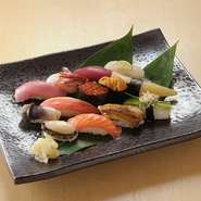 北海道産の地魚を使った握りです。その日一番美味しい魚を厳選して、握りとして提供されます。訪れる時期によって、異なる握り寿司を味わえます。