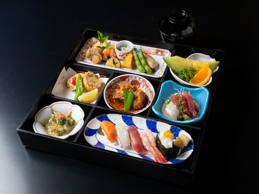 懐石弁当「寿」