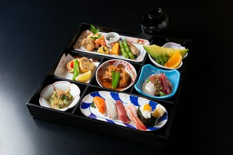 懐石弁当「寿」