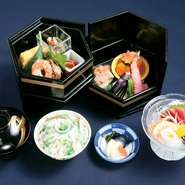 焚合せ／酢の物／天ぷら／焼物／刺身／八寸／吸物／御飯／香の物