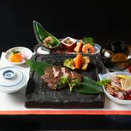 前菜／サラダ／葉山牛ステーキ／赤出汁／御飯／香の物／デザート
※葉山牛肉は貴重なお肉の為、入手困難の場合がございます。ご注文の際にご確認頂ければ幸いでございます。