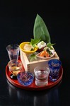 日本酒好きにぴったりの各地の銘酒が味わえる“ぐい飲み”セット。
酒肴と一緒に是非ご賞味ください。

※内容は日替わりになります。詳しくはスタッフまで。