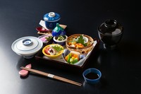 八寸他3点/茶碗蒸し/御飯/香り物/お吸い物

※＋660円で天ぷらをおつけできます。