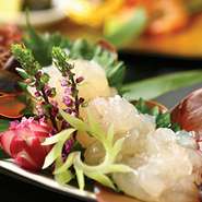 御代川の懐石料理の内容は季節にあわせて毎月変わります。四季折々の味をご賞味ください。