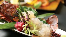 御代川の懐石料理の内容は季節にあわせて毎月変わります。四季折々の味をご賞味ください。