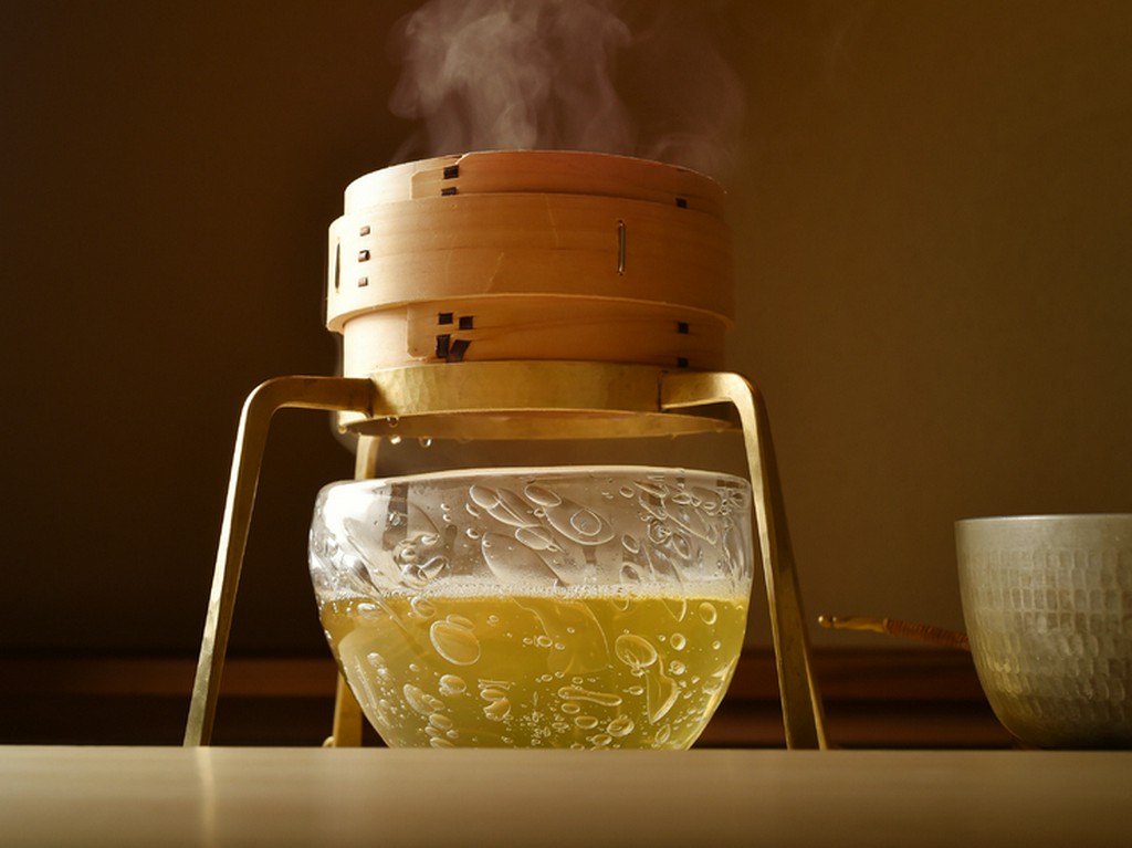 一組ずつ目の前でだしをとる。削る音も、広がる香りもごちそう