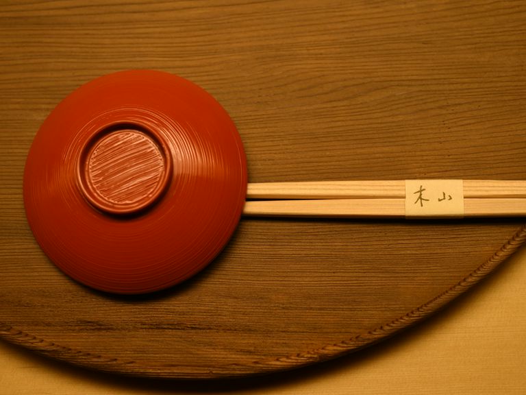 現代作家から骨董まで、料理を引きたてる器の数々